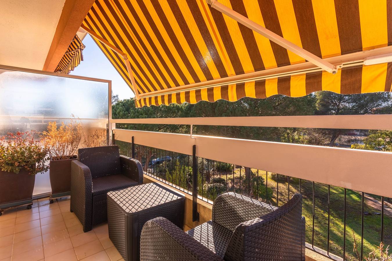 Appartement entier, Appartement 'Boulouris' avec terrasse privée, Wi-Fi et climatisation in Boulouris, Saint-Raphaël