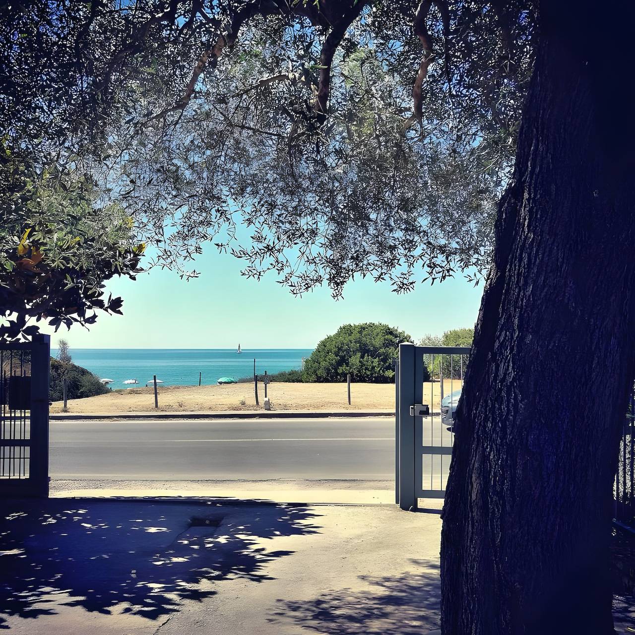 Appartement entier, Appartement « Comics » avec vue sur mer, Wi-Fi et climatisation in Vibonati, Cilento Coast
