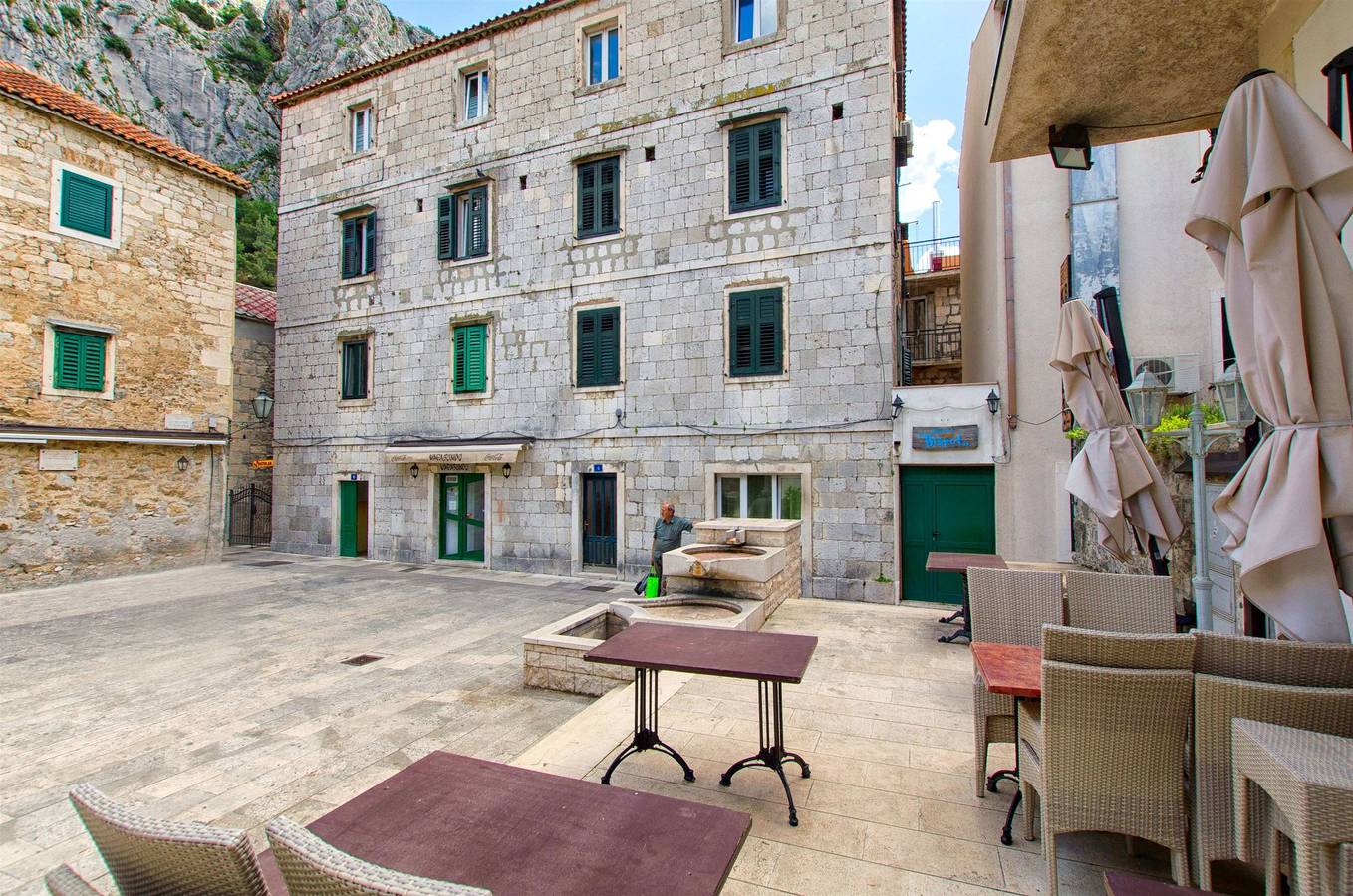 Ganze Wohnung, Apartment Mandic in Omiš (Kroatische Adria), Omis-Riviera