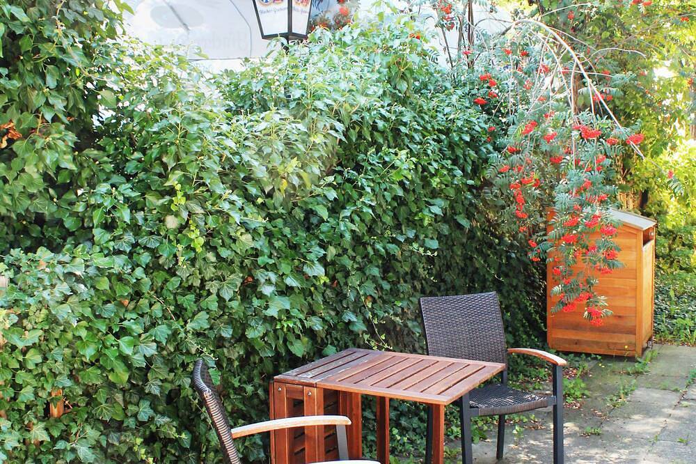 Ganze Wohnung, Neu ausgestattete Ferienwohnung im Zentrum Weilheims für 2 Personen in Weilheim in Oberbayern, Pfaffenwinkel