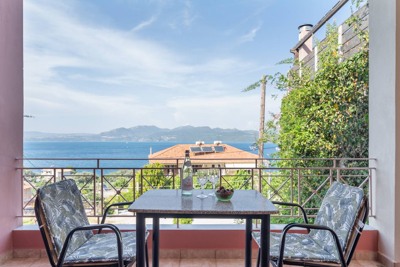 Entire studio, Studio Apartment 'Two Adults No 2' with Sea View, Wi-Fi and Air Conditioning in Nikiana, Alexandros