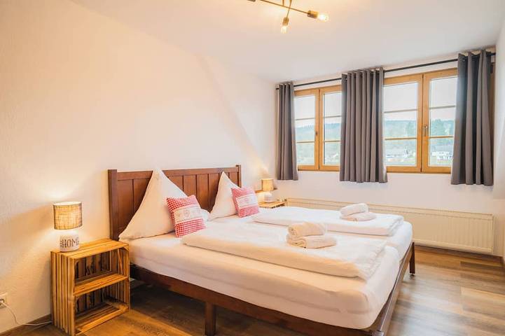 Geselliges grosses Gruppenferienhaus Panorama  mit Sauna/Hottub in Kronenburg, Dahlem