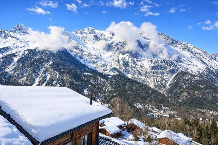 Gîte pour 10 personnes, avec jardin et vue à Chamoson