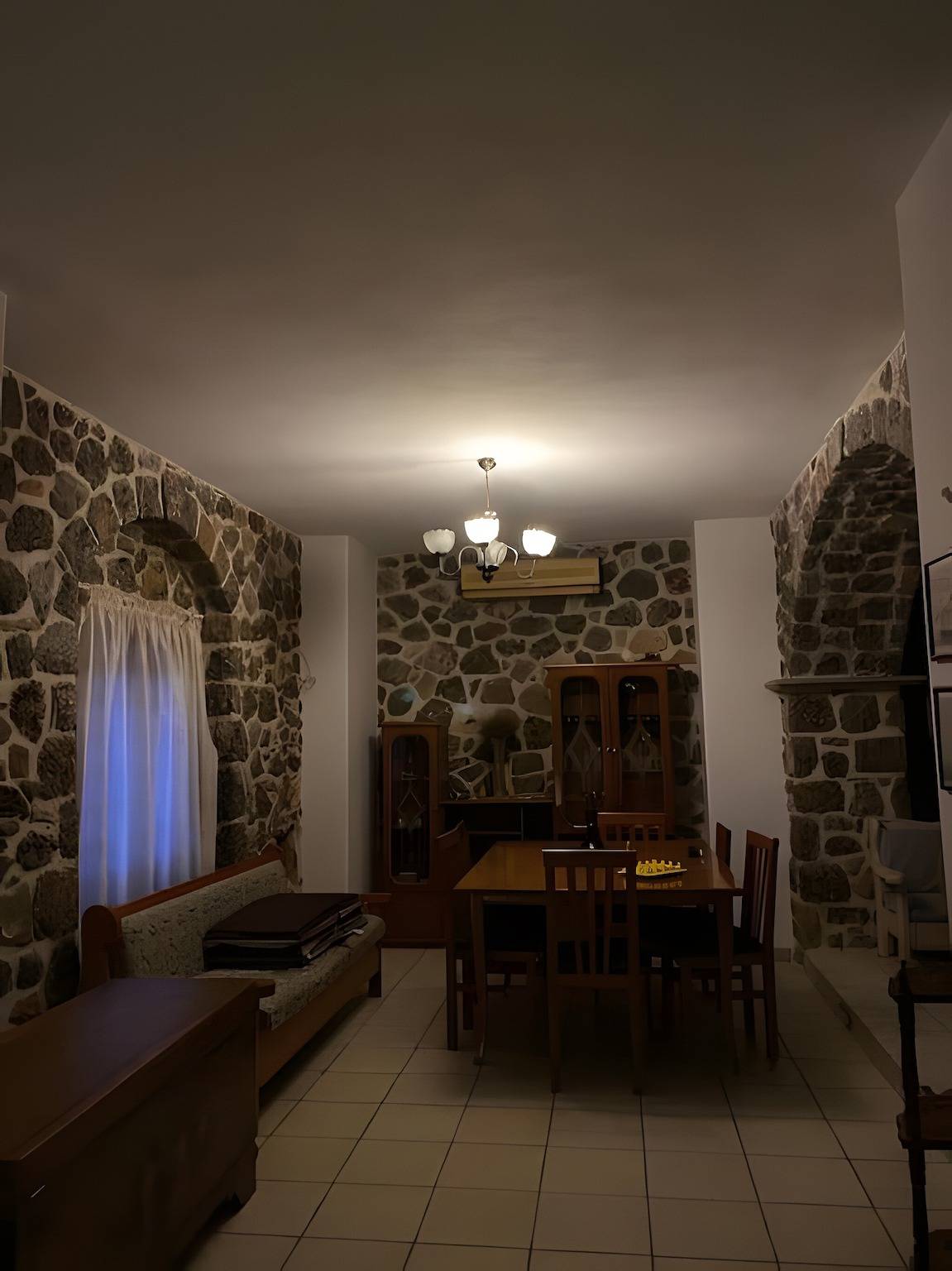 Ganze Wohnung, Despoinas Traditionelles Steinhaus im Zentrum von Ermionida in Kranidi, Argolis