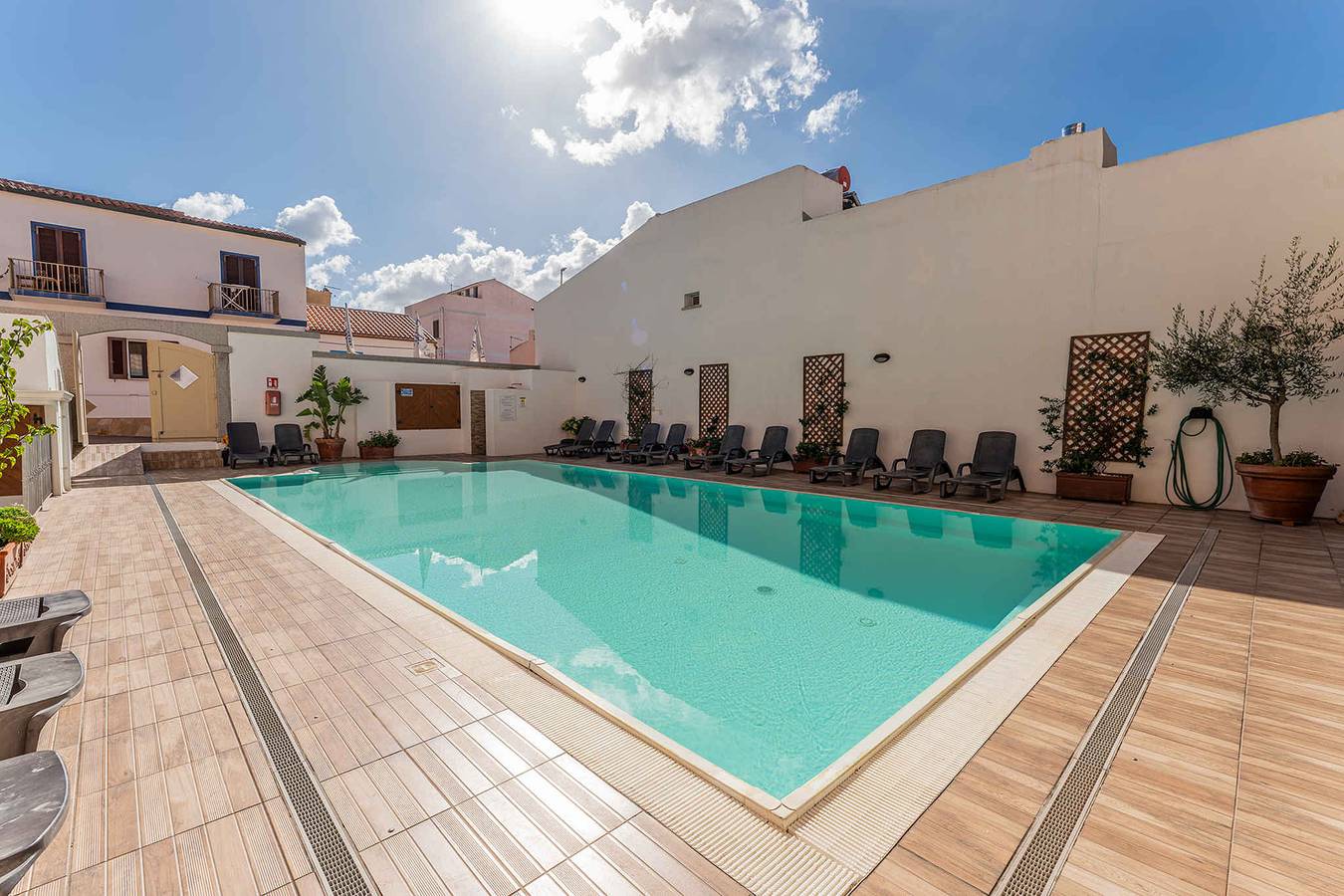 Apartamento vacacional entero, Apartamento vacacional con piscina descubierta y aire acondicionado  in Santa Teresa di Gallura, Santa Teresa Gallura (Municipality)