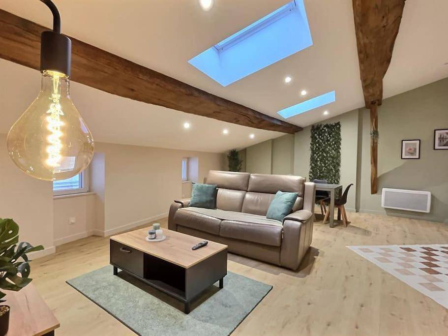 Appartement entier, Two-Bedroom Apartment in Mâcon, Région de Mâcon
