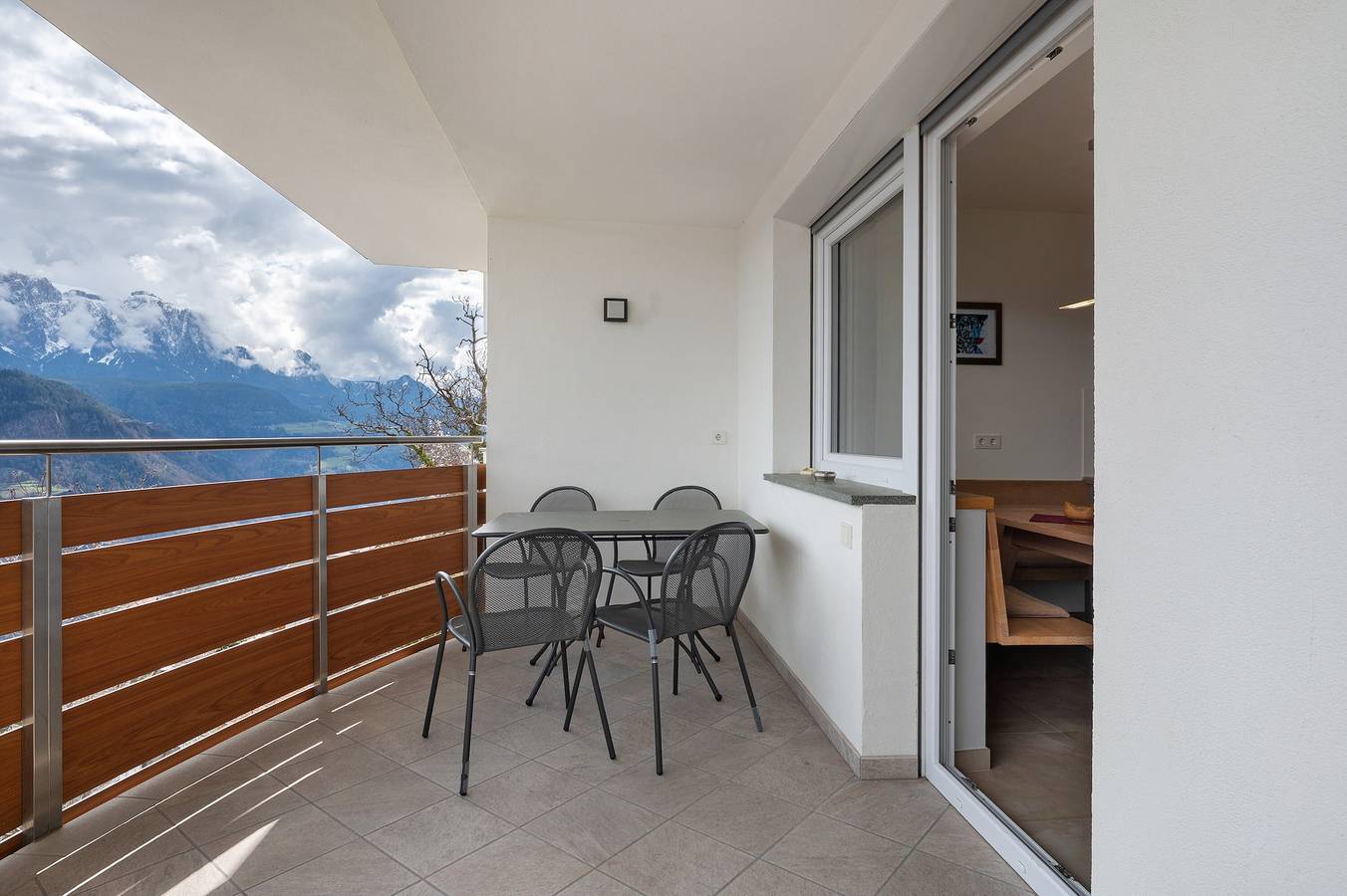 Ganze Wohnung, Ferienwohnung 'Pferscher - Apt Kastanienbaum' mit Bergblick, Gemeinschaftsterrasse und Wlan in Barbian, Sarntaler Alpen