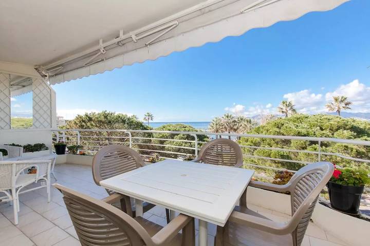 Gîte pour 4 personnes, avec terrasse et vue dans Port De La Pointe Croisette