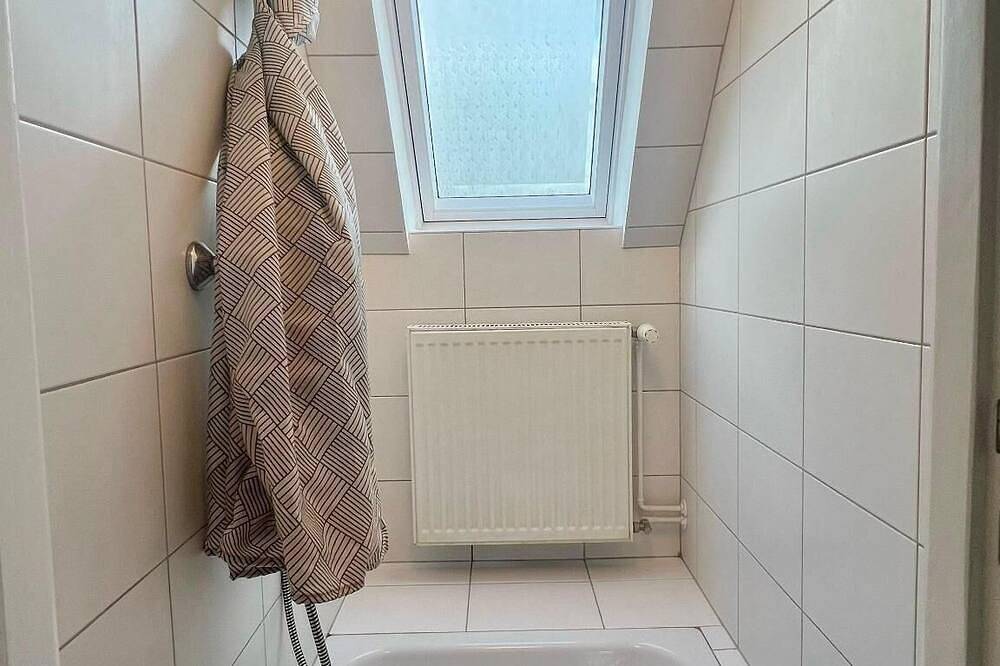 Ganze Wohnung, Gutenbergstraße 13 - 2 Schlafzimmer mit Wohnzimmer in Neumünster, Schleswig-Holstein Binnenland