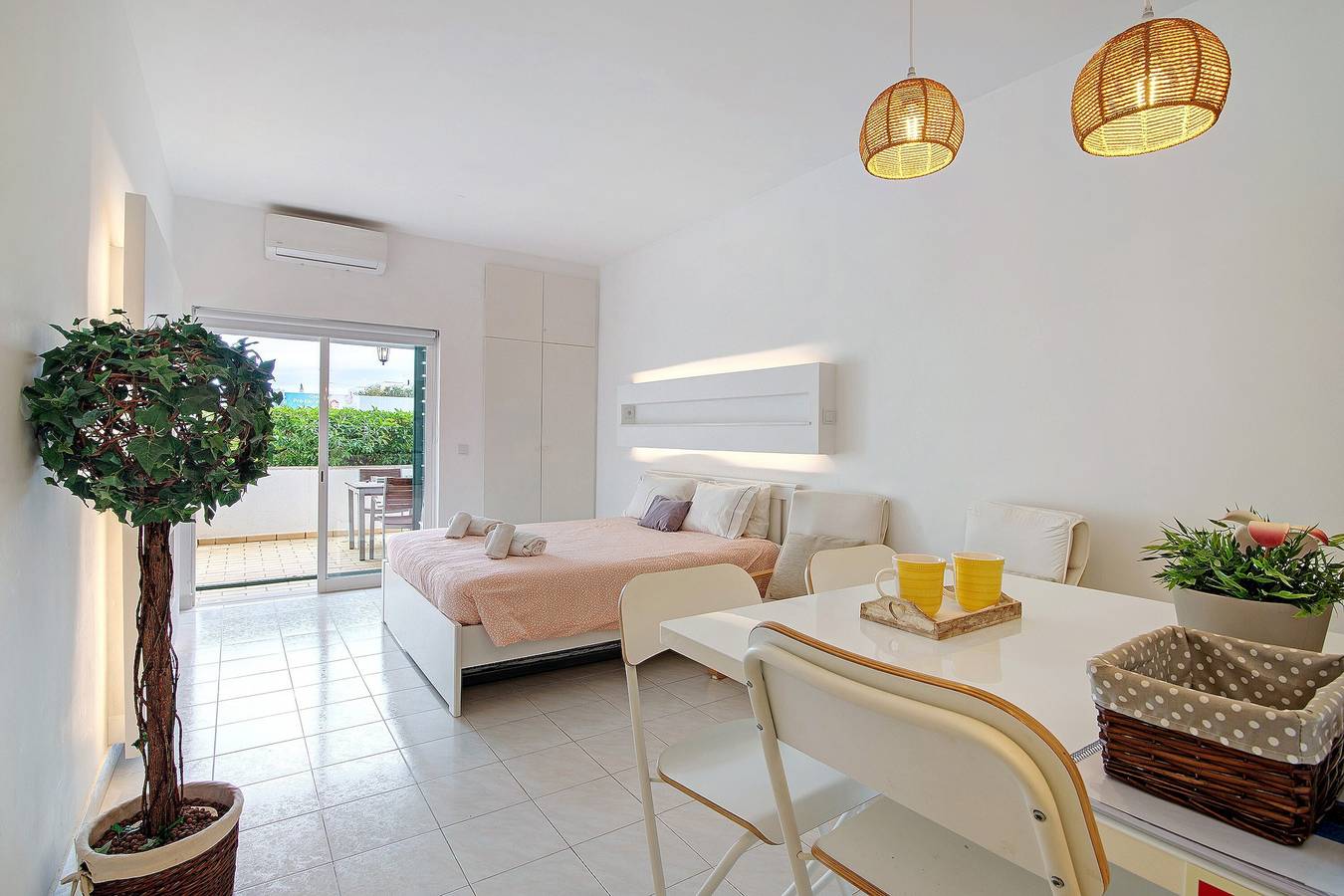 Appartement entier, Appartement 'Peixe and Barco Studio's' avec piscine partagée, Wi-Fi et climatisation in Vilamoura, Quarteira