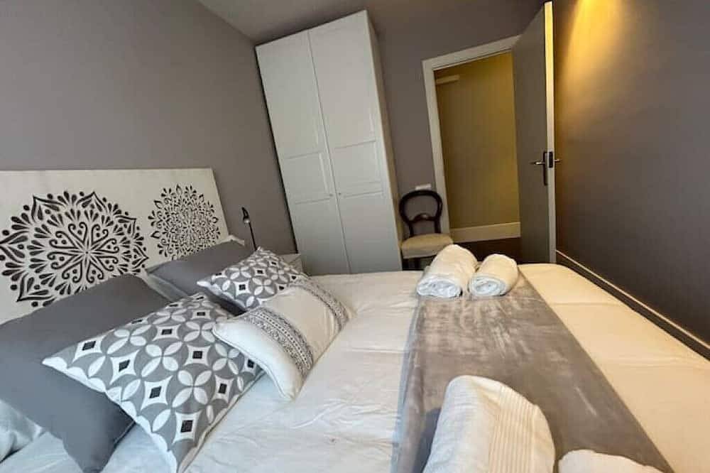 Apartamento entero, Aparta 4 habitaciones Terrassa centro, parking in Tarrasa, Interior de Barcelona