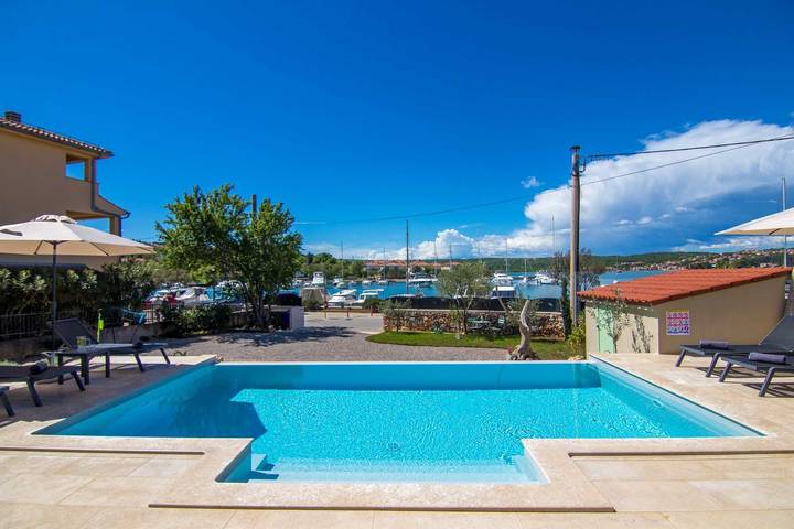 Villa pour 8 personnes, avec jardin ainsi que piscine et vue à Klimno - 2