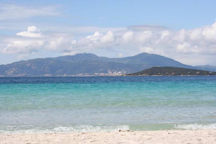 Location de vacances pour 7 personnes, avec vue et jardin dans Plage de Mare e Sole - 2