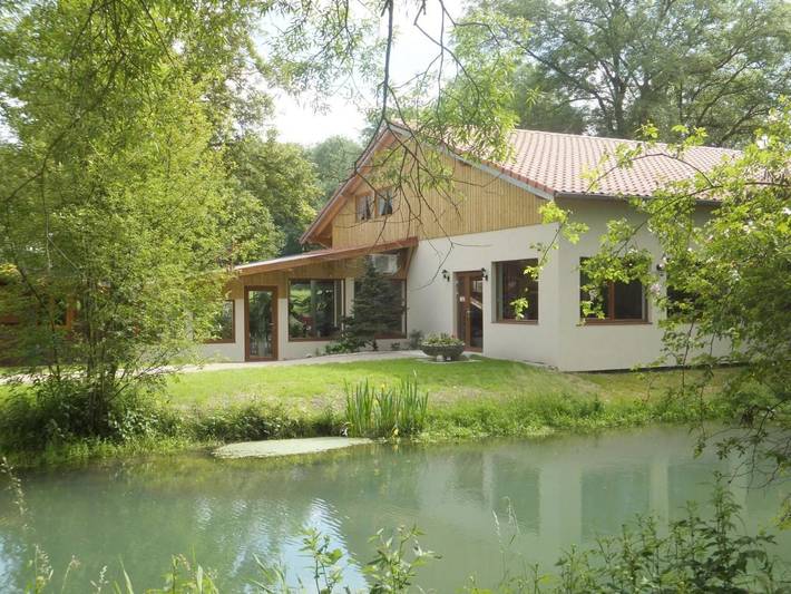Hôtel pour 3 personnes, avec vue ainsi que vue sur le lac et jardin dans la Meuse