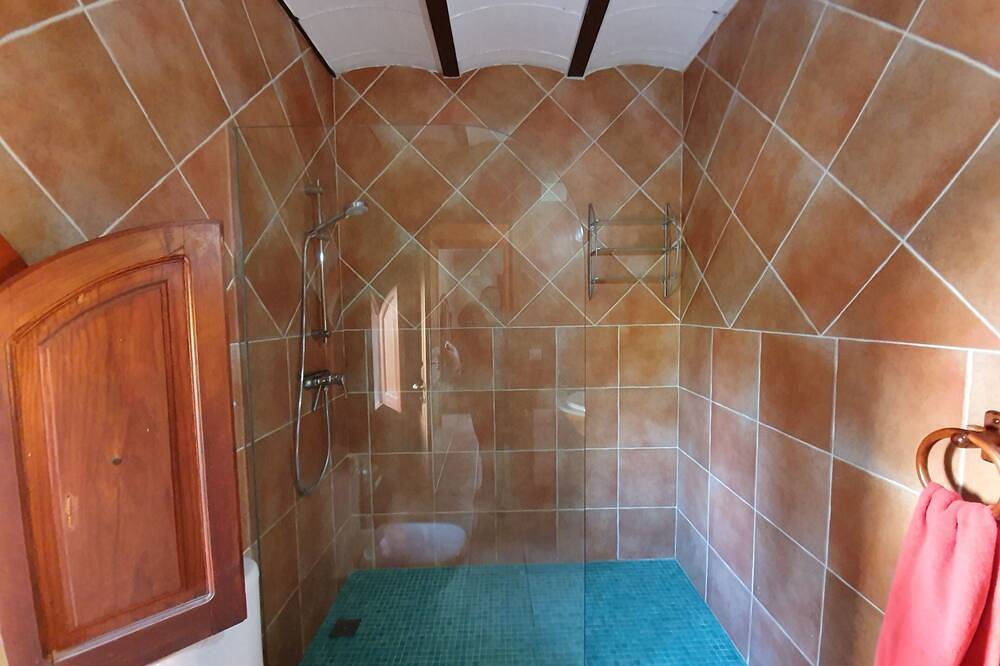 Apartamento entero, Mucha luz, mucho espacio, una gran vista sobre la montaña santa Montsant in Torroja, Priorat