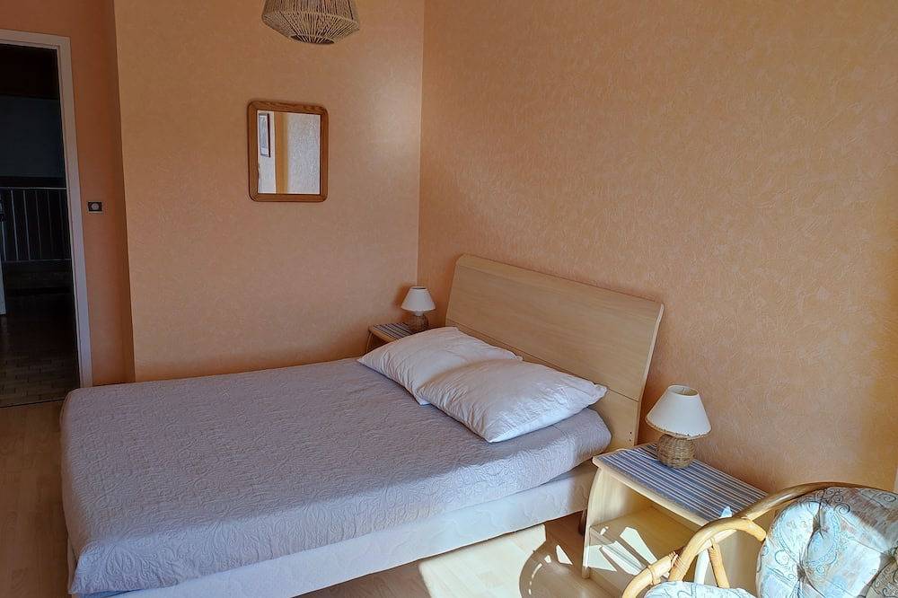 Entire apartment, Apartment sea view, 50m from the beach Trestel en Trévou Tréguigne 22260 in Trévou-Tréguignec, Pink Granite Coast