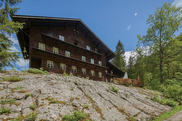 Hostel, mit Terrasse und Garten sowie Ausblick in Lungern