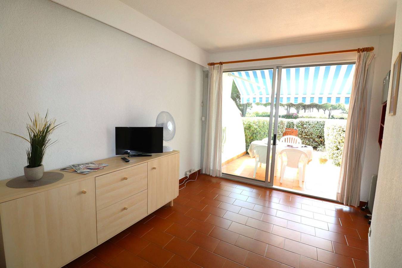 Apartamento vacacional entero, P2 seaside, garden level, Large terrace and garage in Port Camargue, Le Grau-du-Roi