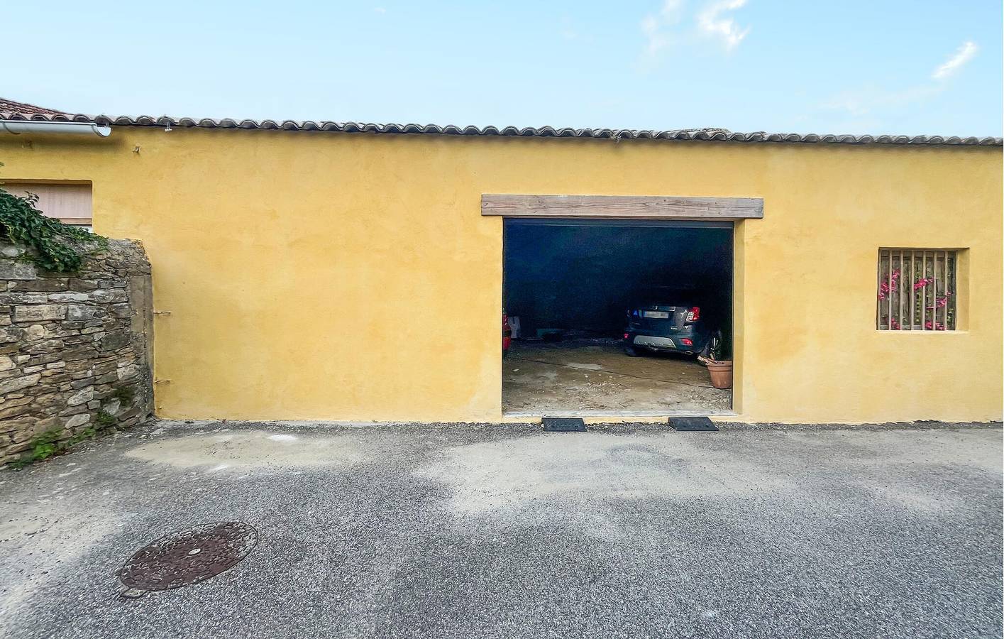 Appartement moderne avec piscine et parking, à 1,5 km de Saint-Christol-de-Rodières in Salazac, Région de Nîmes