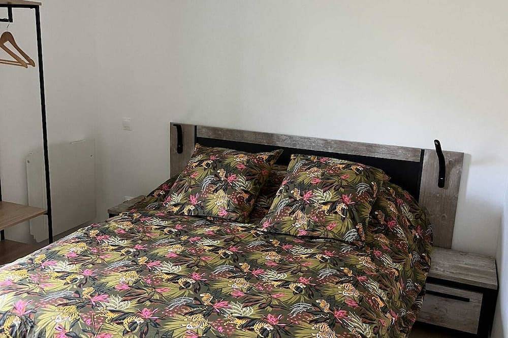 Entire apartment, Apartment 32 m2 in Angoulême, Charente