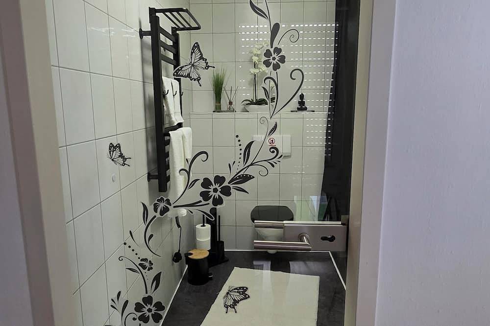 Ganze Wohnung, Apartment mit hochwertiger Ausstattung und Tiefgaragenstellplatz in Burghausen. in Burghausen, Landkreis Altötting
