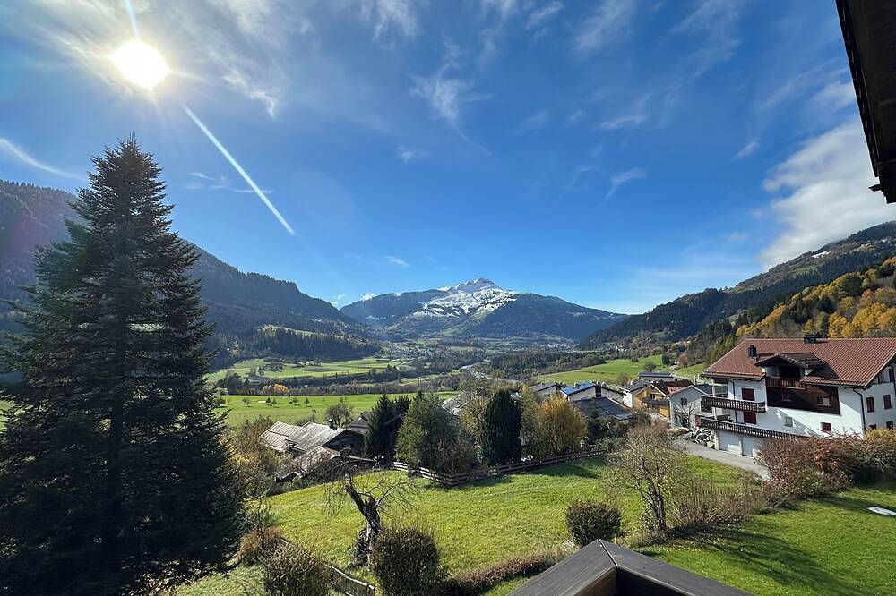 Ganze Wohnung, Tolle Wohnung 5 km vom Skigebiet Laax/Flims entfernt. Direkt oberhalb Golfplatz. in Sagogn, Flims Laax Falera