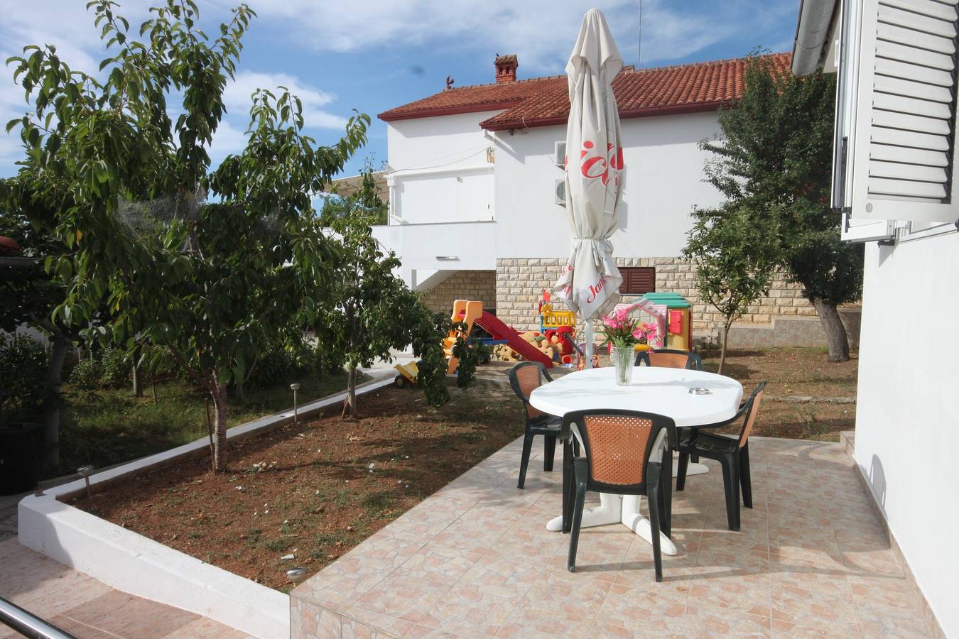 Ganze Wohnung, 1-Zimmer-Ferienwohnung mit Terrasse Preko, Ugljan A-8232-b in Plaža Jaz, Poljana