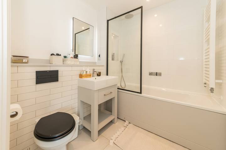 Apartamento entero, Modern Riverside Flat | Balcony | Central Location - Pass the Keys in Reading, Berkshire