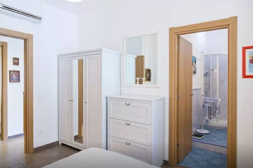 Apartamento entero, Apartamento recién reformado a 2 minutos de la hermosa playa Monello in Playa Mondello, Palermo