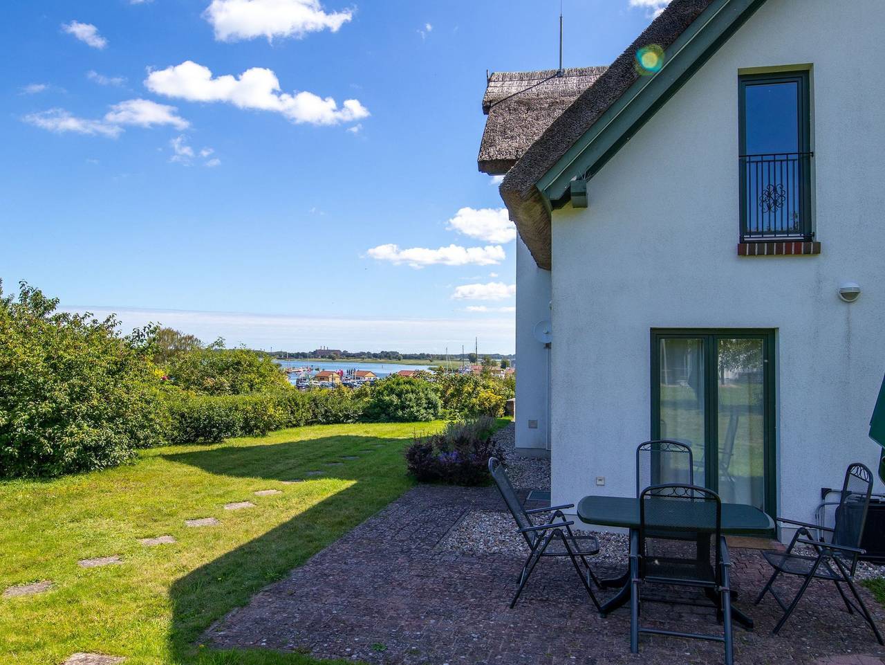 Ganze Ferienwohnung, Reetdachhaus im Fischerdorf - Haushälfte 2 in Freest, Vorpommern Greifswald
