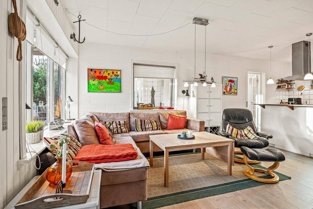 Großzügiges Ferienhaus mit Kamin und Whirlpool in Houstrup in Houstrup, Varde