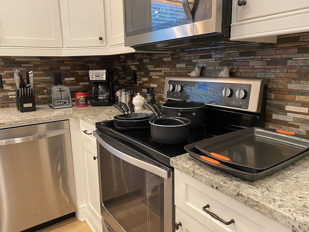 Relaxing Retreat - Jacuzzi Hot Tub + Private Pool in Gwinnett County