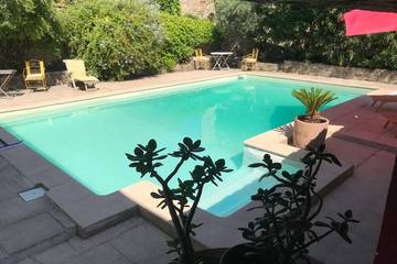 Gîte pour 12 personnes, avec jardin à Péret