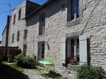 Gîte pour 5 personnes, avec terrasse à Bouhet