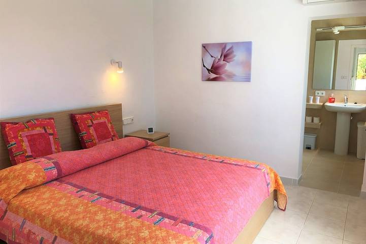 Ibiza Vista    Ferienhaus in absoluter Traumlage   Wlan/ Pool in Cap Martinet, Santa Eulària des Riu
