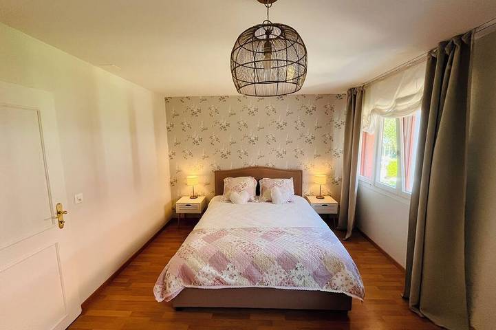 Ganze Wohnung, Familien-Garten-Duplex nahe Zürich - Trampolin, Kamin & Grill - 8 Gäste in Killwangen, Aargau-Basel