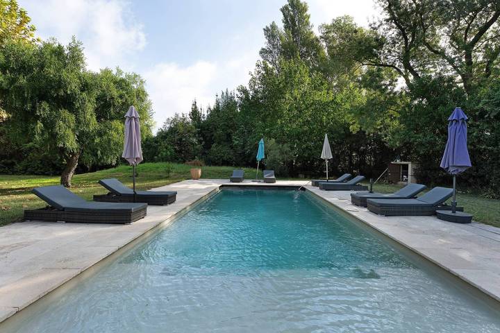Ganzes Studio, Charmantes Studio Le Mas de Kitty, gemeinsamer Garten und Pool in Saint-Rémy-de-Provence, Arles und Umgebung