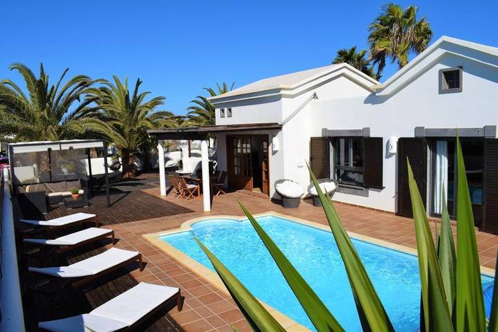 Chalet para 4 personas, con vistas además de jardín y piscina en Lanzarote