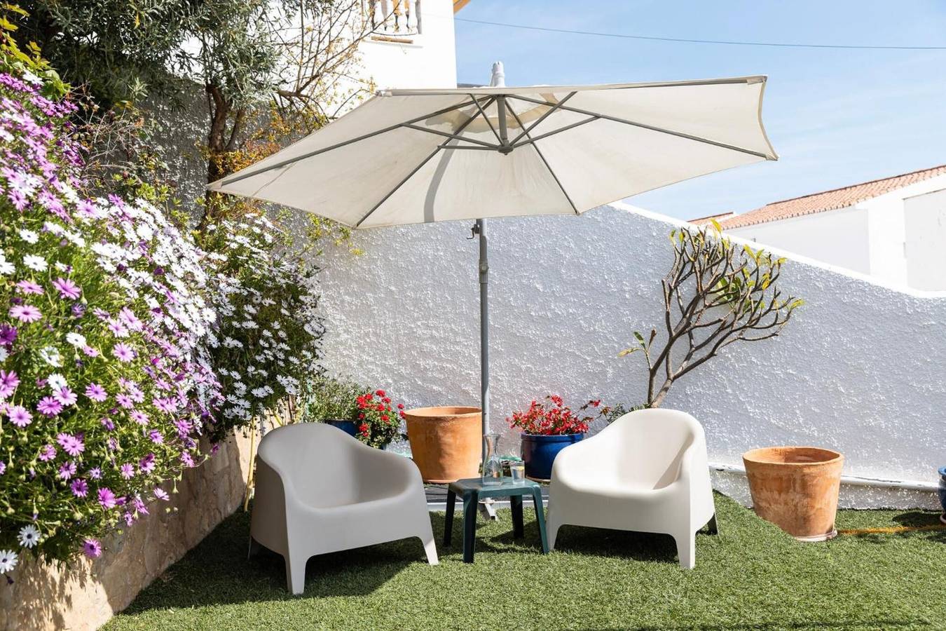 Villa 'Garden with Pool, Billiard' with Sea View, Wi-Fi and Air Conditioning in Urbanizacion La Esperanza, Vélez-Málaga