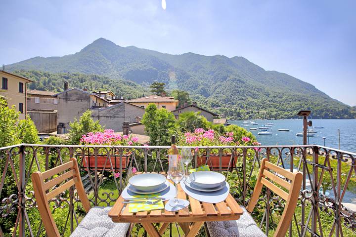 Ferienwohnung für 4 Personen, mit Balkon und Seeblick