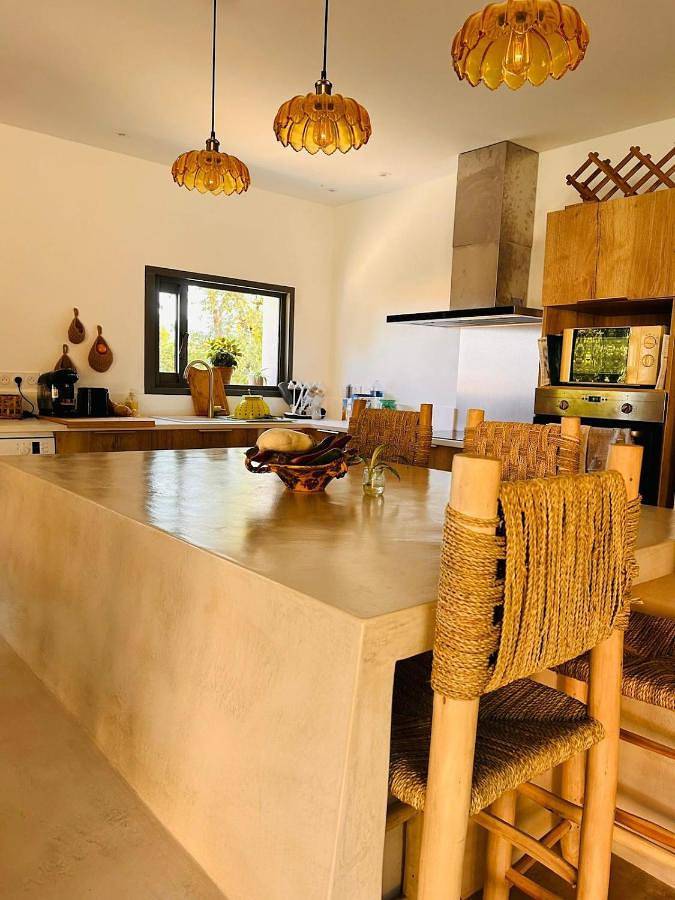 Location de vacances pour 8 personnes, avec jardin et vue à Faucon