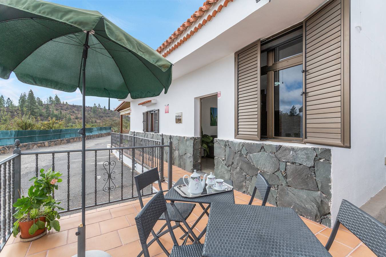 Casa de vacaciones 'Vivienda 2' con vistas a la montaña, piscina y terraza compartidas in San Bartolomé de Tirajana, Gran Canaria Sur