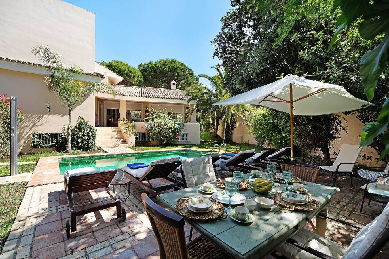 Villa 'Olmo Tree' with Private Pool, Wi-Fi, and Air Conditioning in Vistahermosa, El Puerto de Santa María