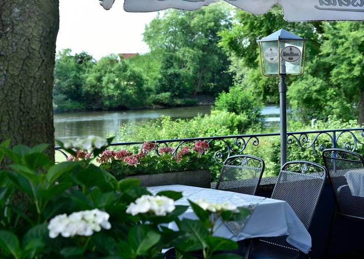 Hotel, mit Terrasse und Garten sowie Ausblick in Maintal - 4