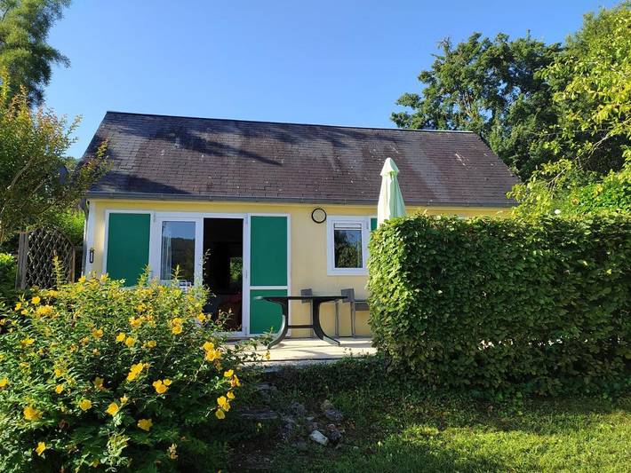 Gîte pour 4 personnes, avec vue ainsi que jardin et vue sur le lac à Chasteaux