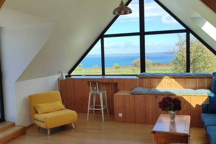 Location de vacances pour 6 personnes, avec jardin et balcon à Guimaëc