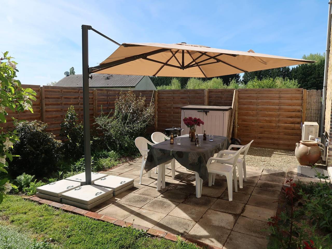 Peaceful house with air conditioning and Wi-Fi, pet-friendly in Chéu, Auxerre region
