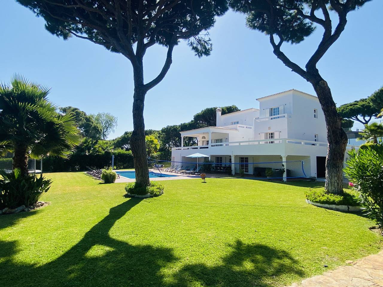 Spacious 6-bedroom villa in Quarteira with garden and pool in Quarteira, Faro District