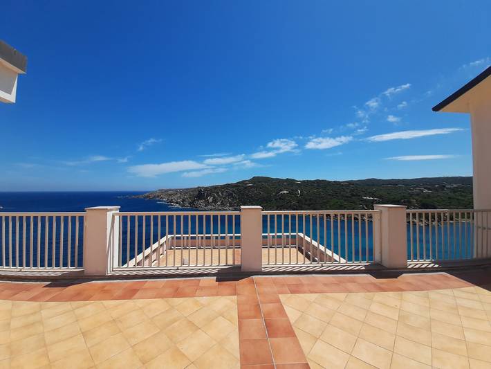 Appartamento per 6 persone, con Vista oceano e Giardino nonché Piscina a Santa Teresa di Gallura