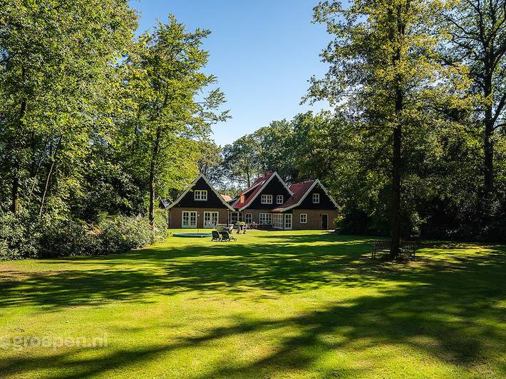 Ferienhaus für 20 Personen, mit Balkon/Terrasse und Whirlpool sowie Terrasse in Losser - 2